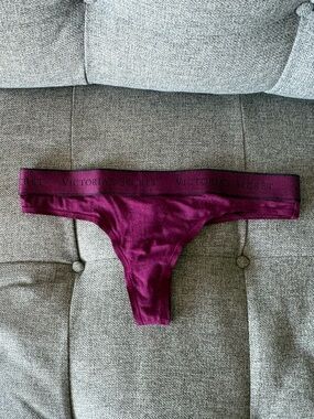 Victoria’s Secret Plum Rouge Logo Mid Rise Thong Panty XS NWT